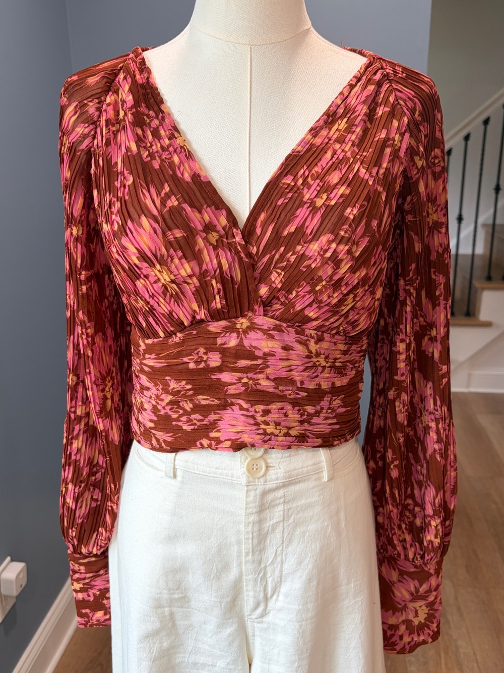 ASTR The Label Floral Pleated Long Sleeve Crop Top Pink Brown Size Small
